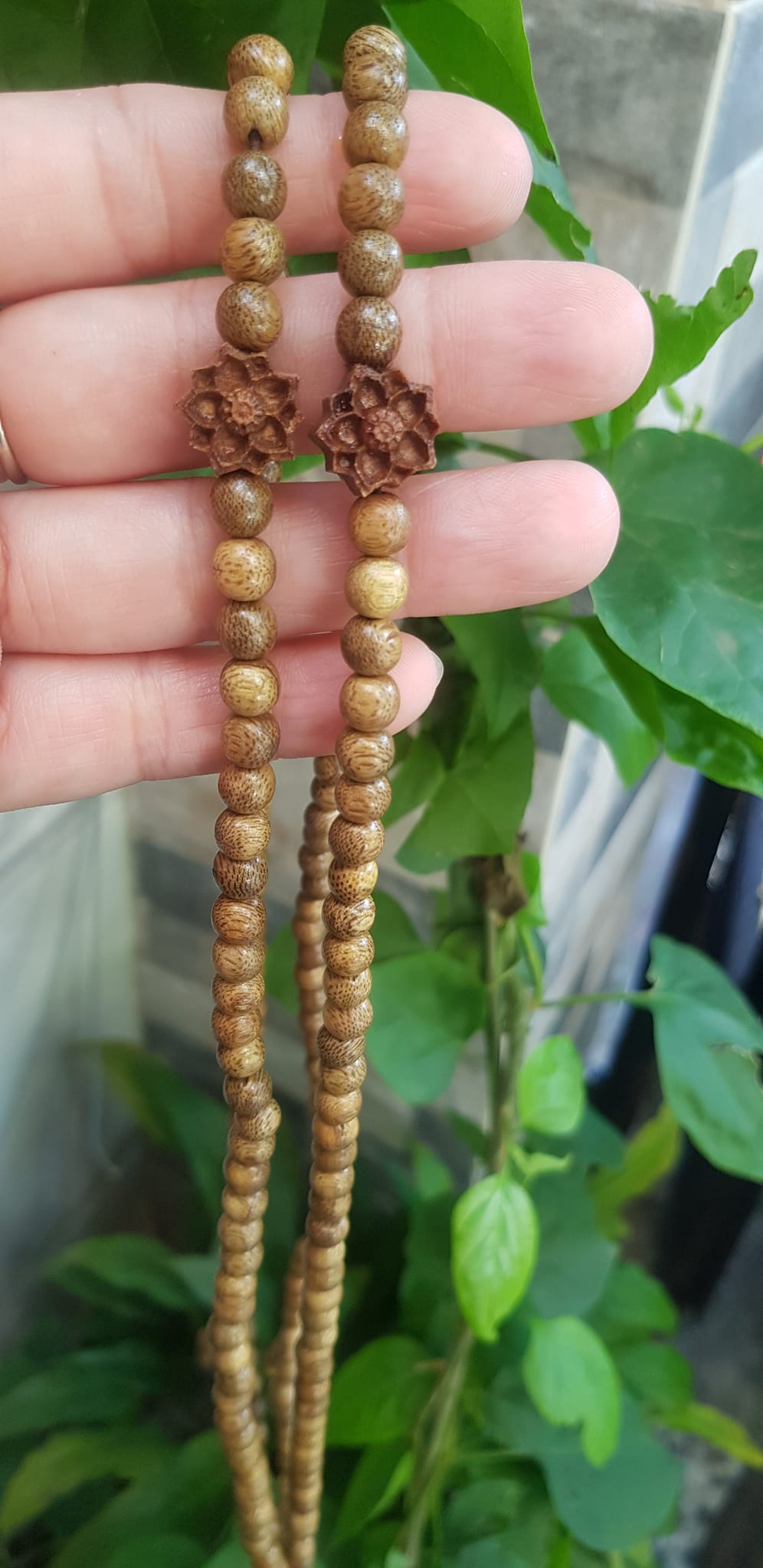 Vòng tay nữ gỗ trầm charm phối Bông Hoa Sen kiểu đeo quấn tay 4 vòng Size hạt 6mm thơm nhẹ đeo tay Ý nghĩa Vạn sự như ý may mắn rất đẹp ạ