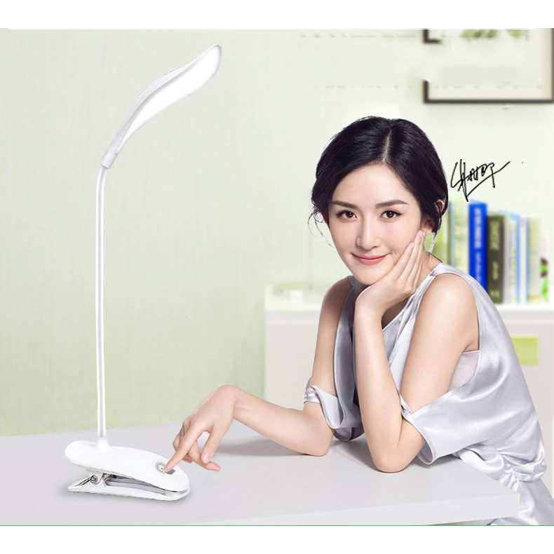 Đèn Led Sạc cổng USB kẹp bàn học chống cận thị điều chỉnh góc 360 độ.