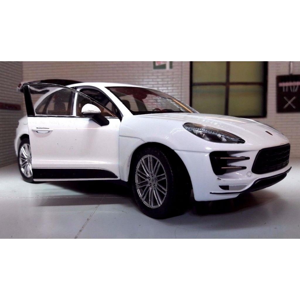 Mô hình xe Macan Turbo 1:24 - 24047W- White