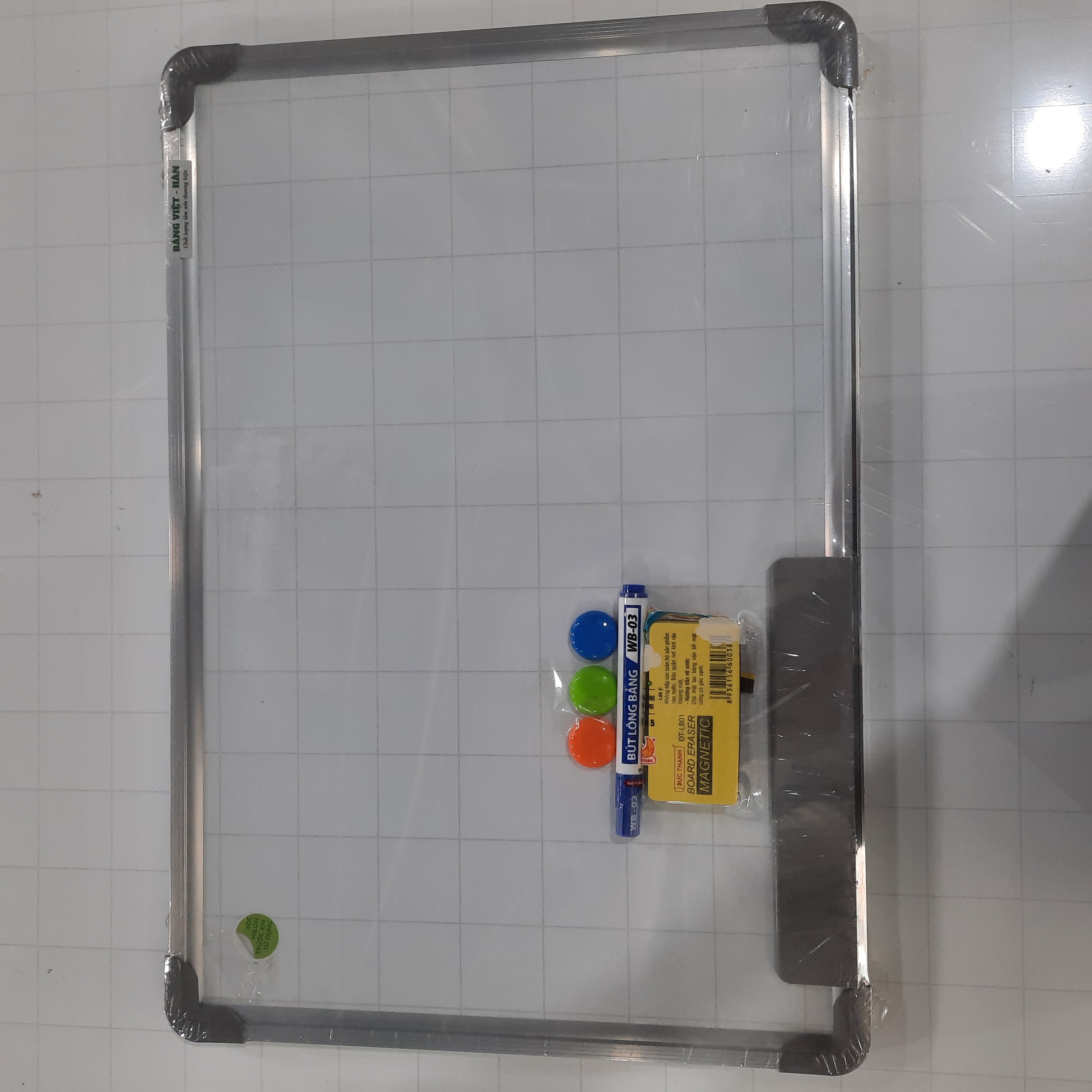 Bảng từ trắng viết bút, KT: 40x60cm