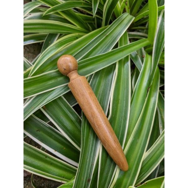 Cây dùi mát xa day ấn bấm huyệt đạo bằng gỗ thơm chăm sóc sức khỏe mọi lúc