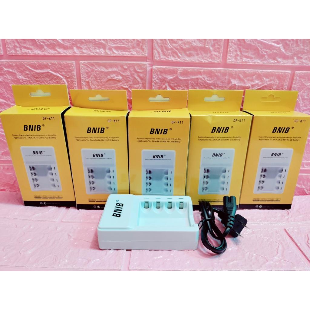 Combo Bộ Sạc Nhanh Pin BNIB Và 4 Pin Tiểu AA Sạc BNIB 3000 mAh