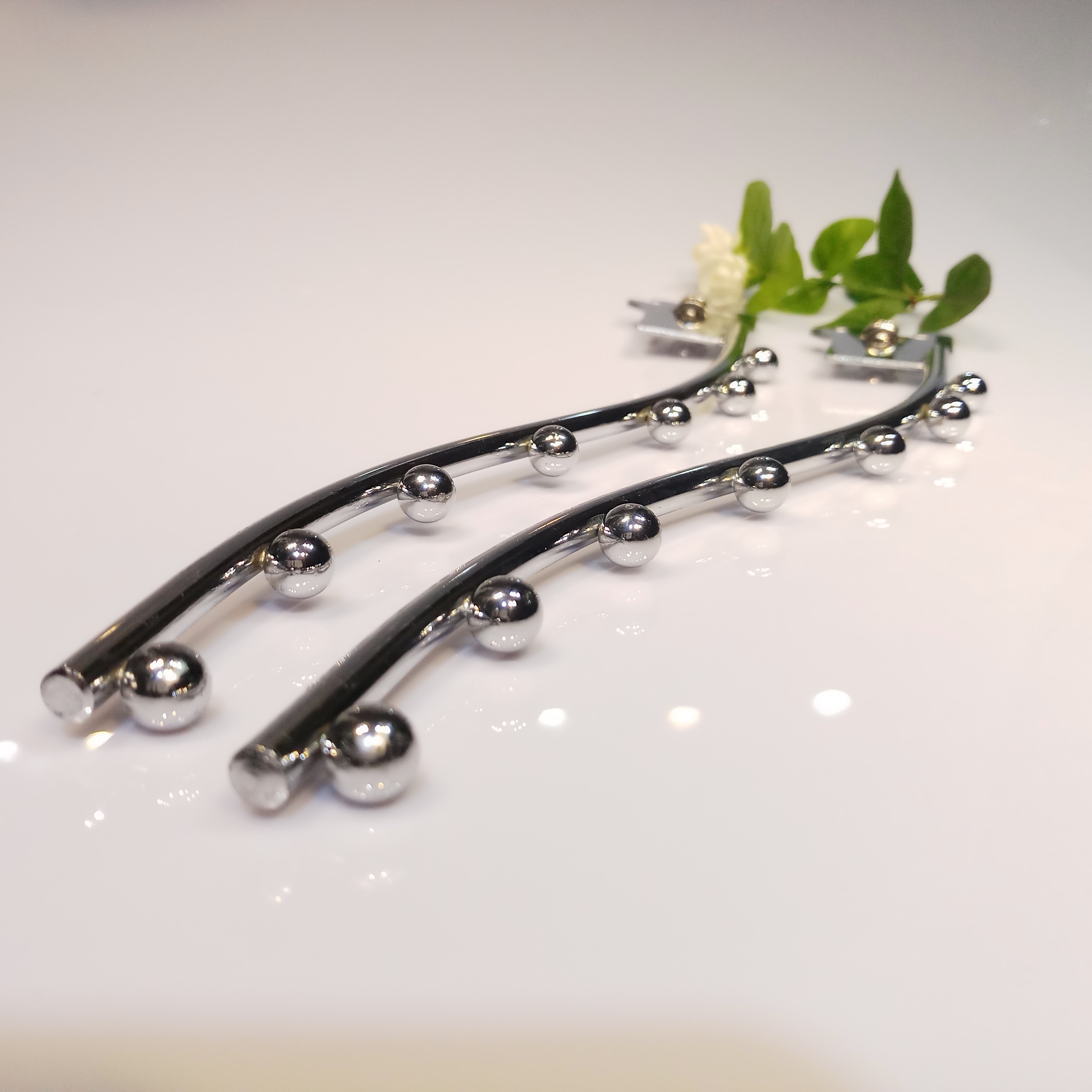 Sét 6 Chiếc Bi Cong Cài Ray Bé 7 Mấu Mạ Crom Treo Quần Áo Cực Điệu Đà Cho Shop