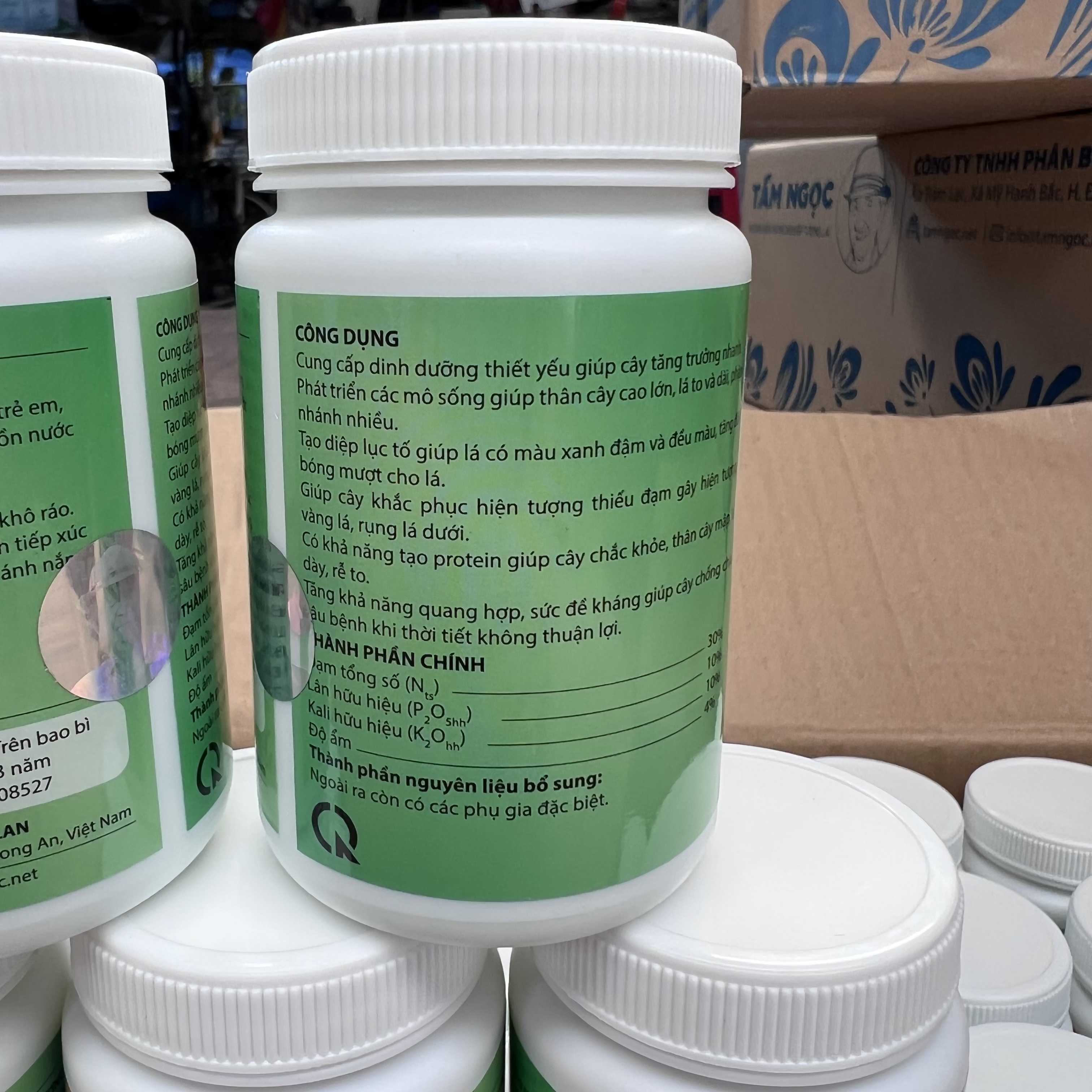 Phân Bón NPK Tám Ngọc 30-10-10 Giai Đoạn Cây Con Lọ 100 gam