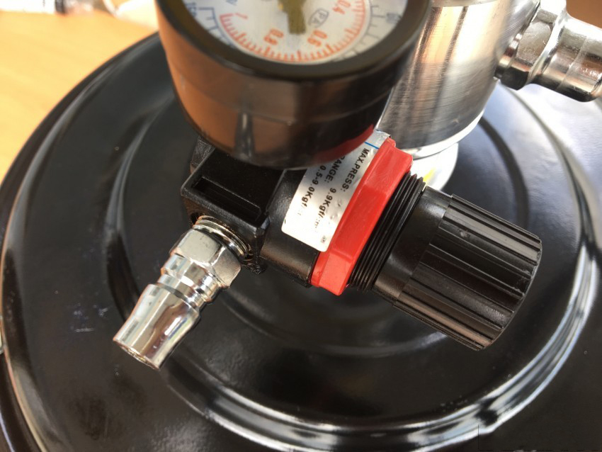 Máy bơm mỡ bằng khí nén 35L MBM 609A