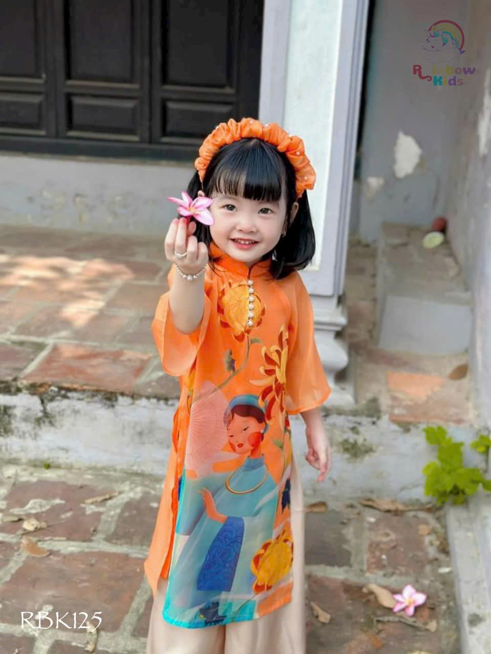 Áo dài cách tân bé gái, Set áo dài tết cho bé 1-9 tuổi hình hoa cúc vải tơ hàng thiết kế điệu đà thời trang