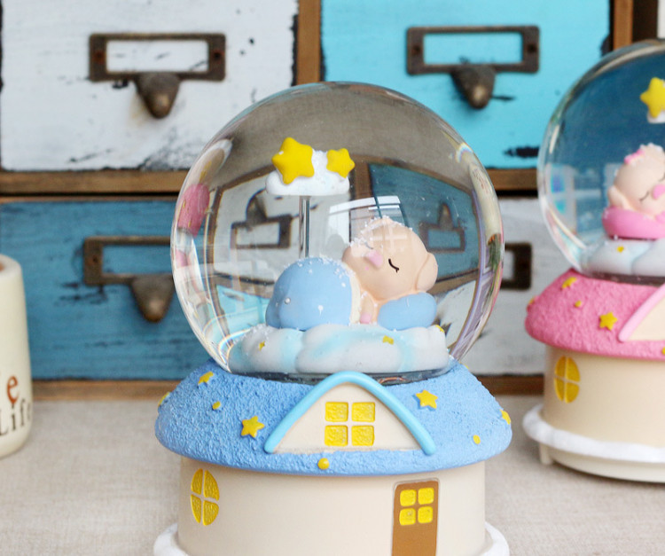 Hộp nhạc quả cầu tuyết heo sữa