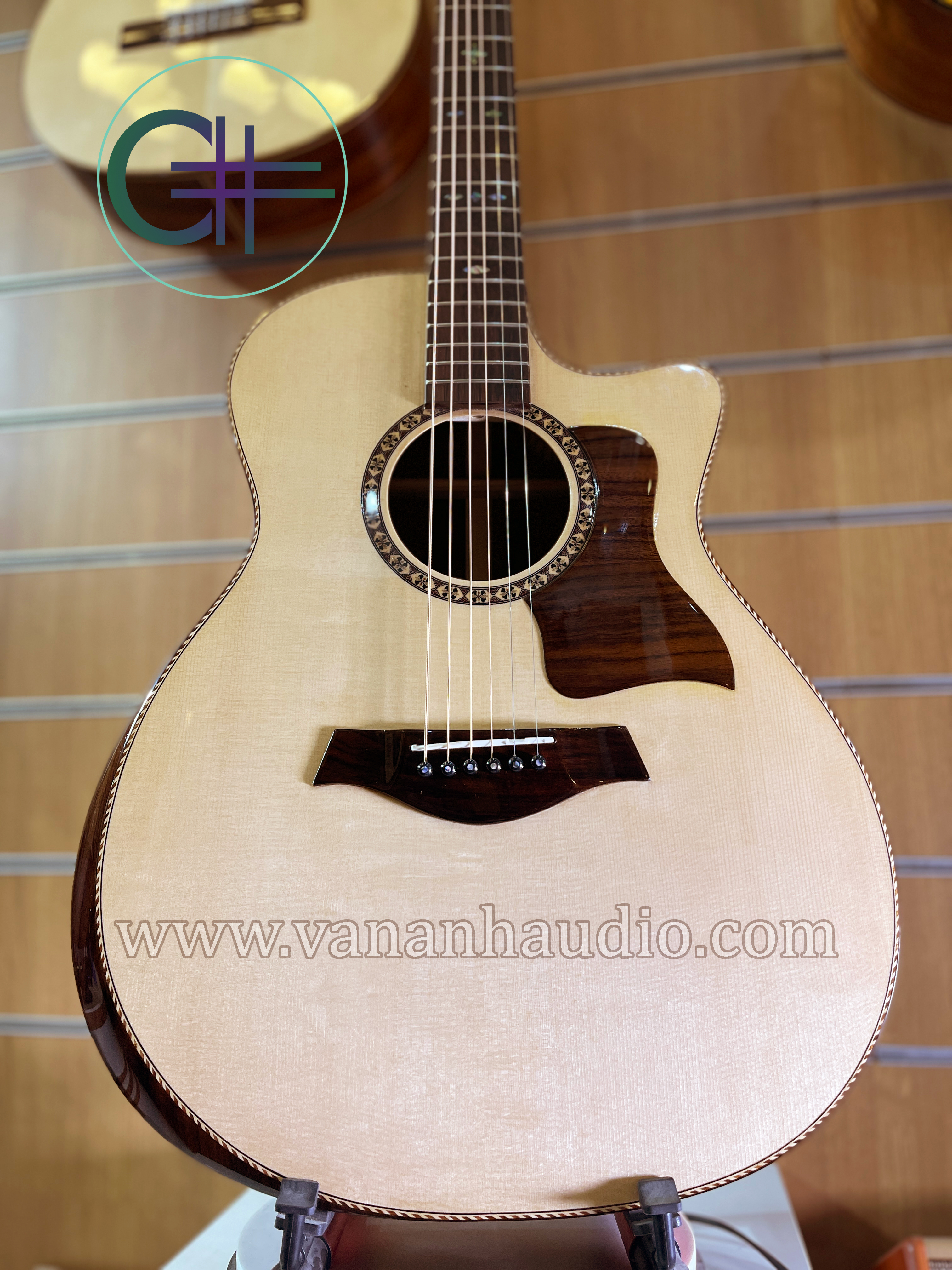 Đàn Guitar C# Acoustic Handmade  Custom CL2022 Khảm Trai