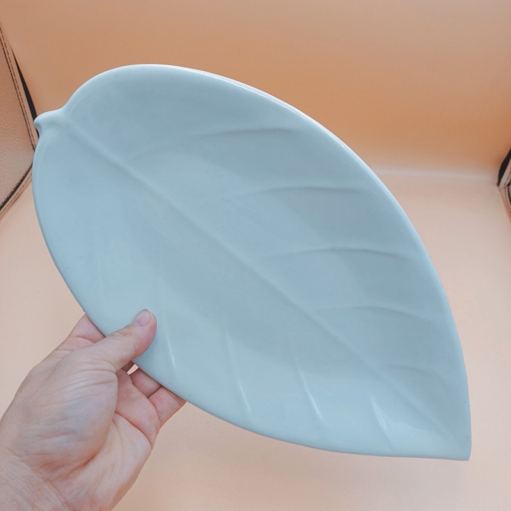 Dĩa Sứ Trang Trí Hình Lá Màu Trắng đường kính 30cm sứ long phương cao cấp