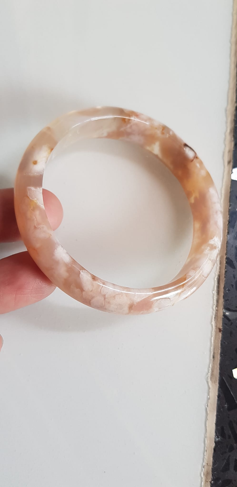 VÒNG Tay Nữ Bản Hẹ Đá Mã Não Bông Hoa Tuyết đều bóng đẹp Vòng Ni 53mm x Cao 12mm x dầy 7mm Nữ cân nặng 50kg - 55kg đeo ạ