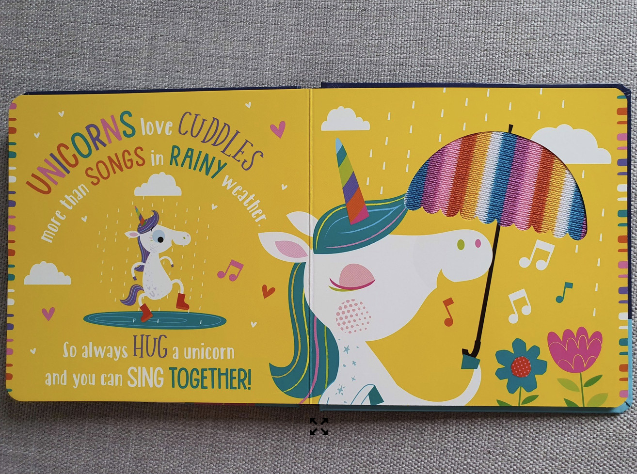 Always Hug a Unicorn - Luôn ôm một con kỳ lân