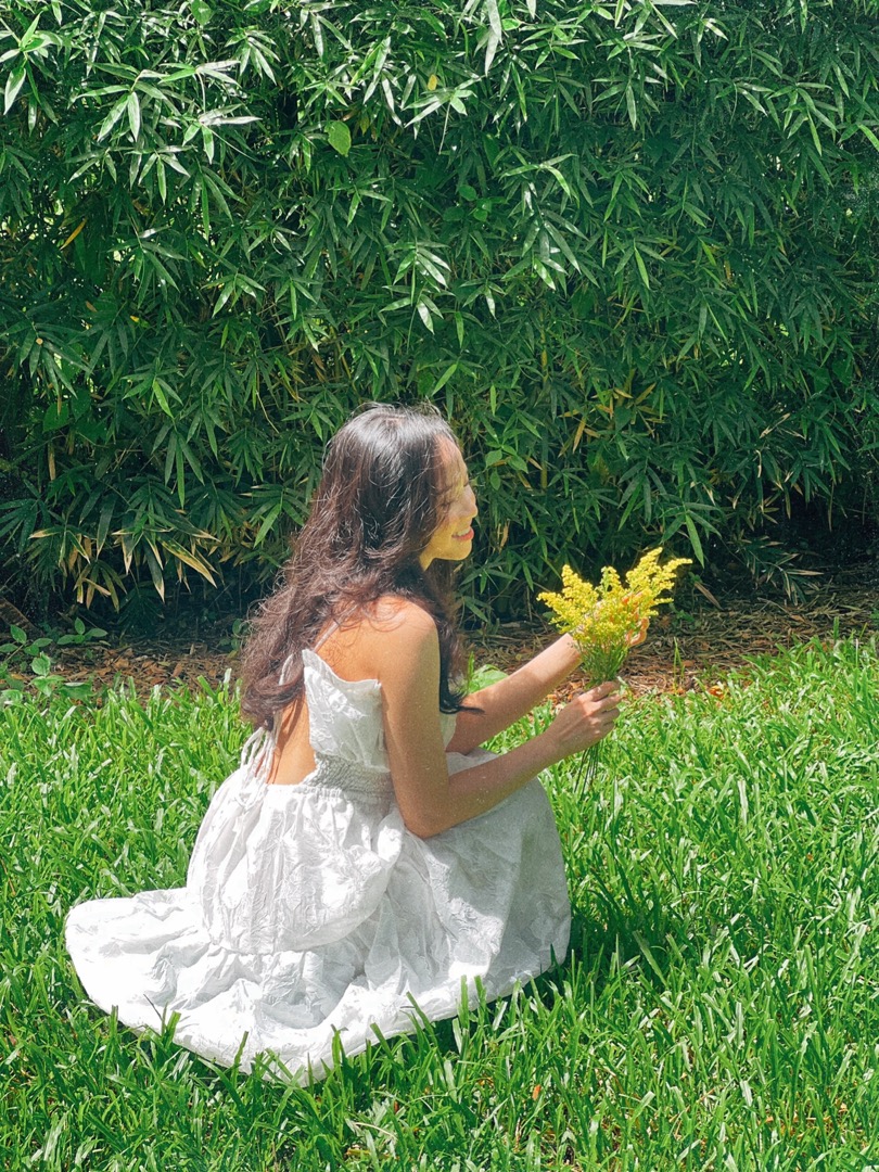 Đầm maxi 2 dây trắng hở lưng đi biển MiNhi thiết kế nữ tính dáng xòe dài qua gối, vải dày dặn 2 lớp