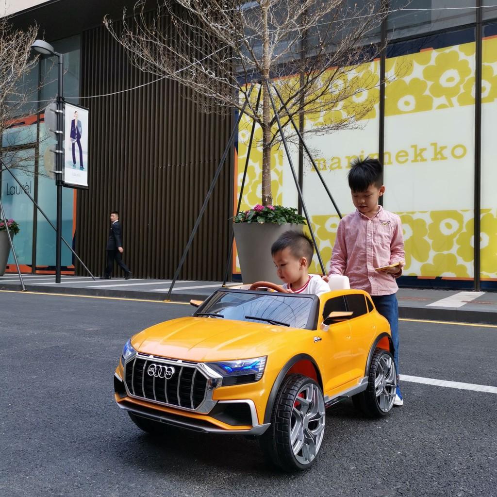 Ô tô điện trẻ em BABY-KID AUDI JM-2088 Đồ chơi vận động ngoài trời cho bé 4 động cơ 2 chỗ ngồi ( ĐỎ - TRẮNG - VÀNG )