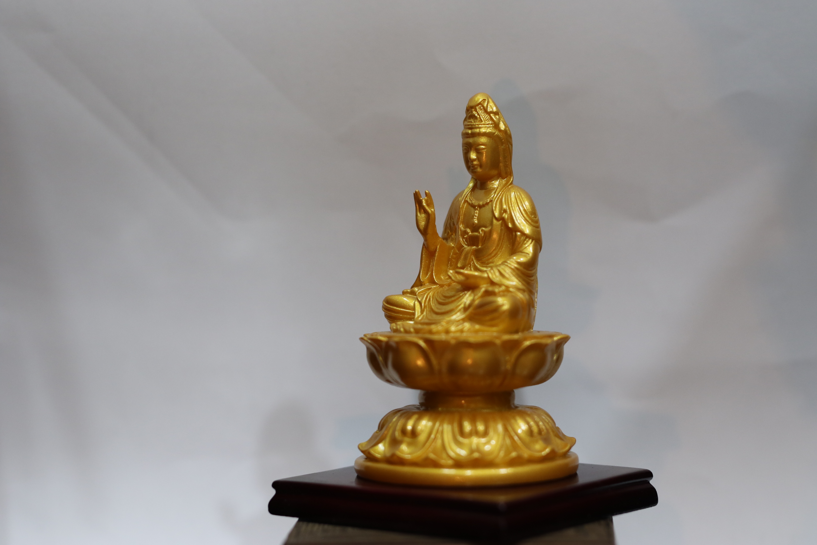 Tượng Quán Thế Âm Ngồi - đáy vuông- Sản phẩm có nhiều Màu lựa chọn