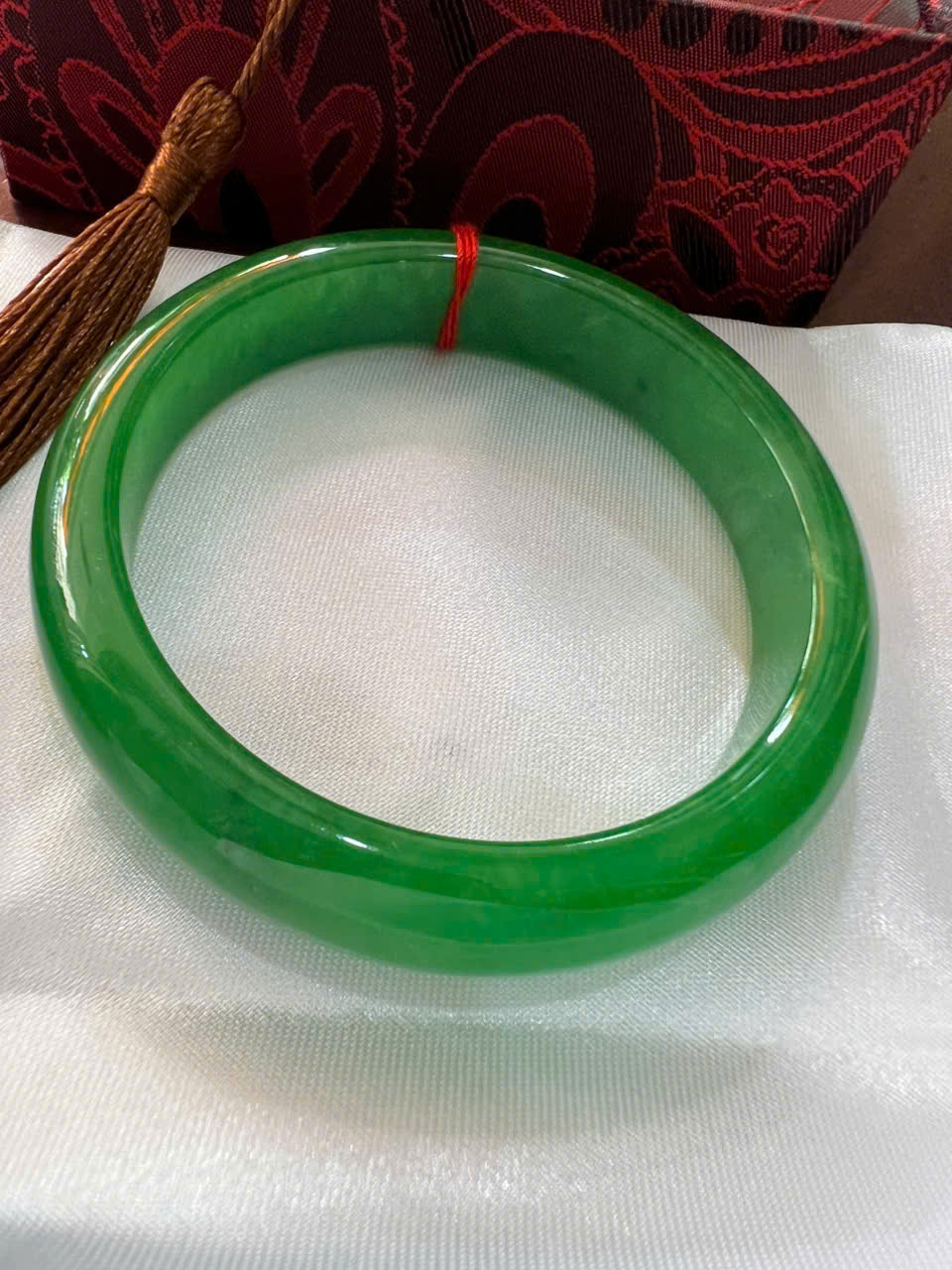 Vòng Tay Nữ Đá Cẩm Thạch Bản Hẹ ĐL Ni 55mm Cao 12mm Dầy 7mm Vòng màu Xanh lá tươi sáng bóng đẹp nữ 53kg - 58kg đeo xinh đẹp sang tay món quà tặng mẹ tặng nữ ý nghĩa ạ