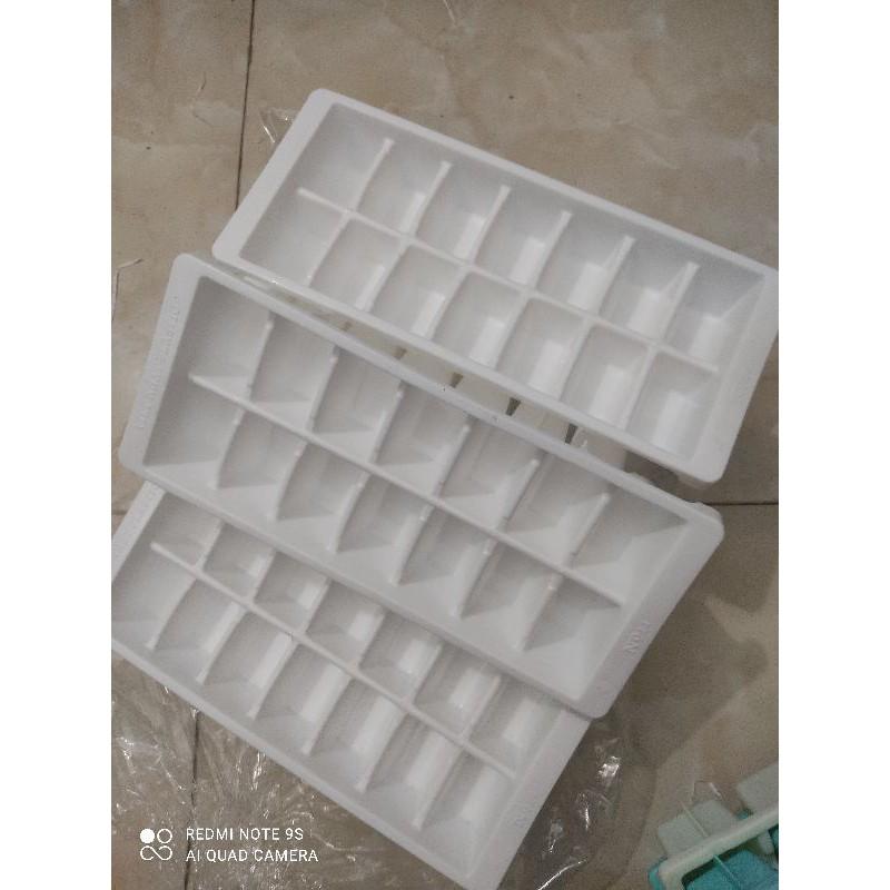 Khay đá 14 viên nhựa việt nhật