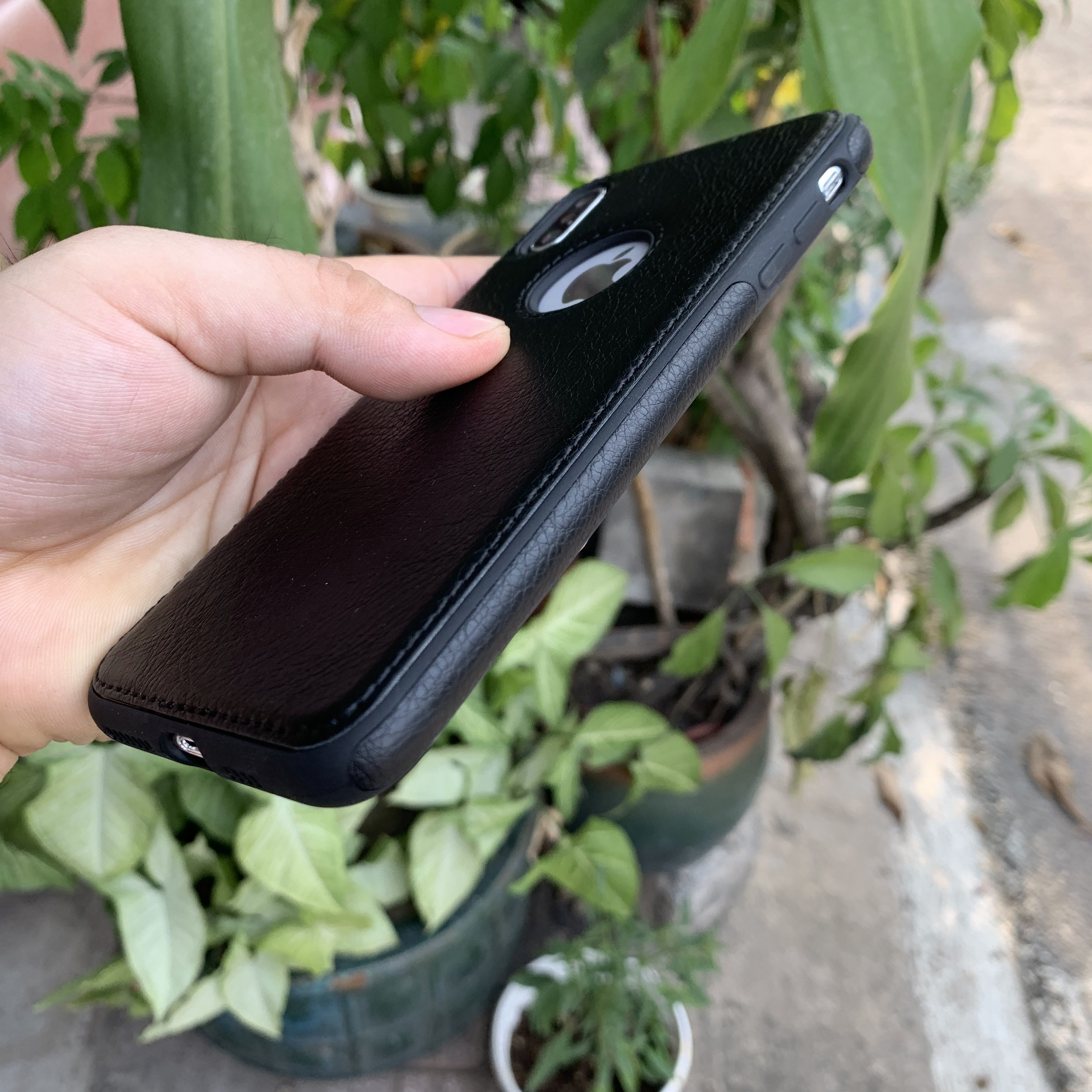 Ốp da đen cao cấp dành cho iPhone X vs iPhone XS