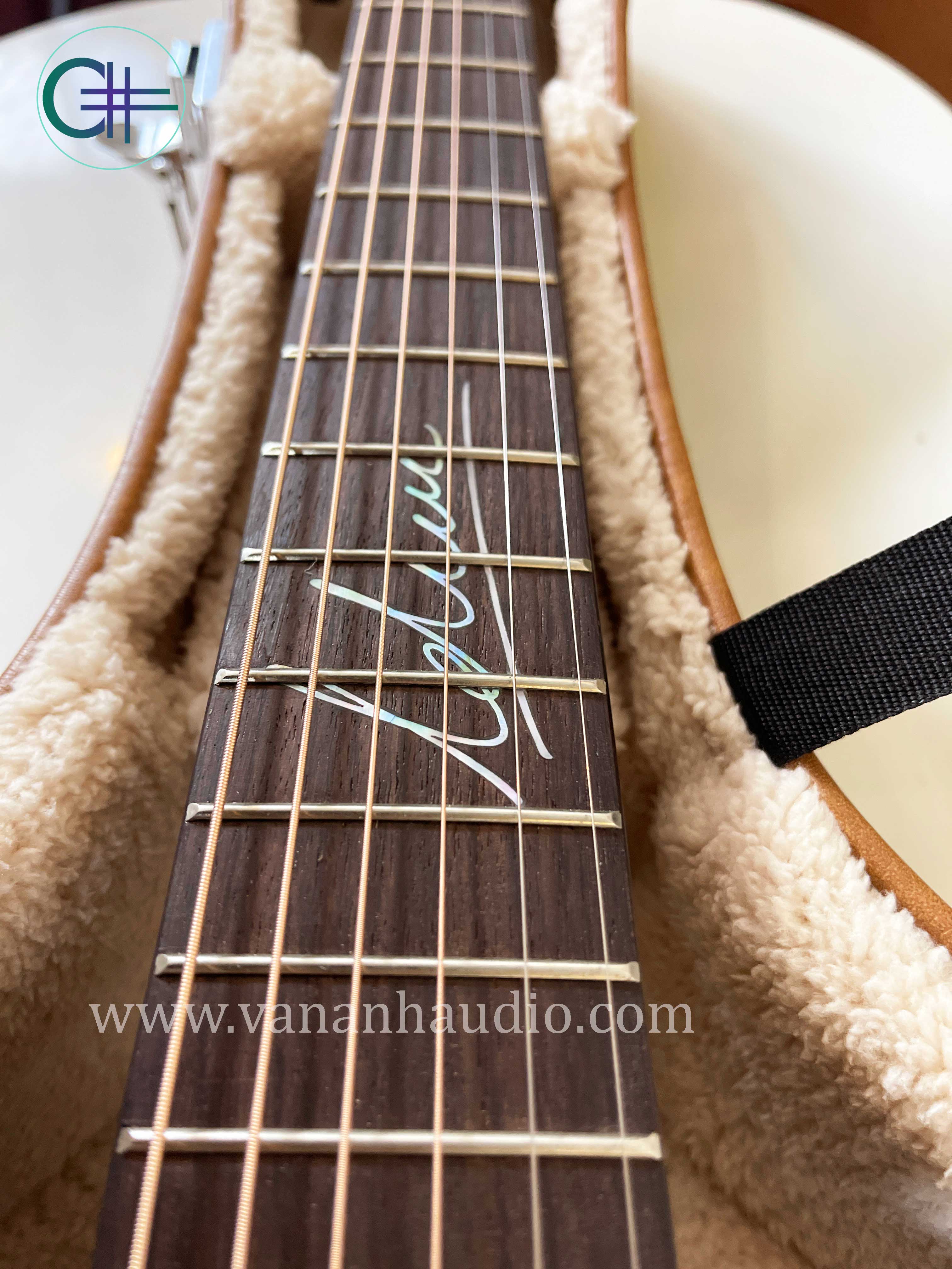 Đàn Guitar Acoustic Custom CL2022 của anh Lê Dũng Sĩ (Khảm trai chữ ký cần đàn)