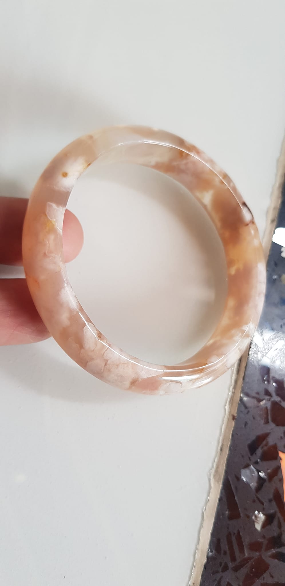 VÒNG Tay Nữ Bản Hẹ Đá Mã Não Bông Hoa Tuyết đều bóng đẹp Vòng Ni 53mm x Cao 12mm x dầy 7mm Nữ cân nặng 50kg - 55kg đeo ạ