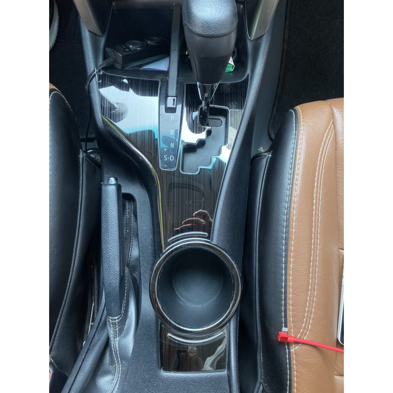 Bộ ốp nội thất dành cho Toyota Innova 2017 - 2020 mẫu titan