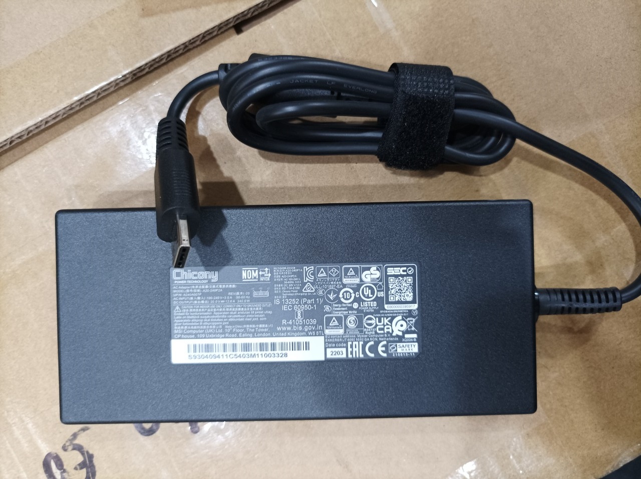 Sạc dành cho Laptop MSI GE76 Raider 11UE 20V 12A 240W hàng nhập khẩu