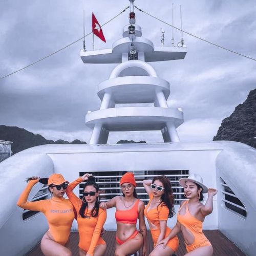 Siêu Du Thuyền 5* Scarlet Pearl Hot Nhất Vịnh Hạ Long )