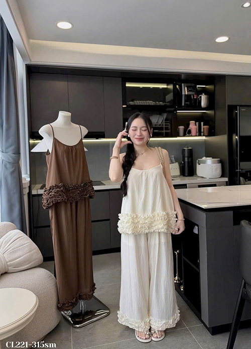 SÉT ĐŨI HÀN PHỐI BÈO NHÚNG ÁO 2 DÂY PHỐI QUẦN FORM RỘNG LAI BÈO THỜI TRANG 3 MÀU Y HÌNH SIZE 40 - 55 KG