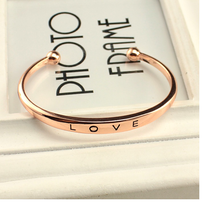 Vòng đeo tay chữ LOVE 3 màu xinh xắn