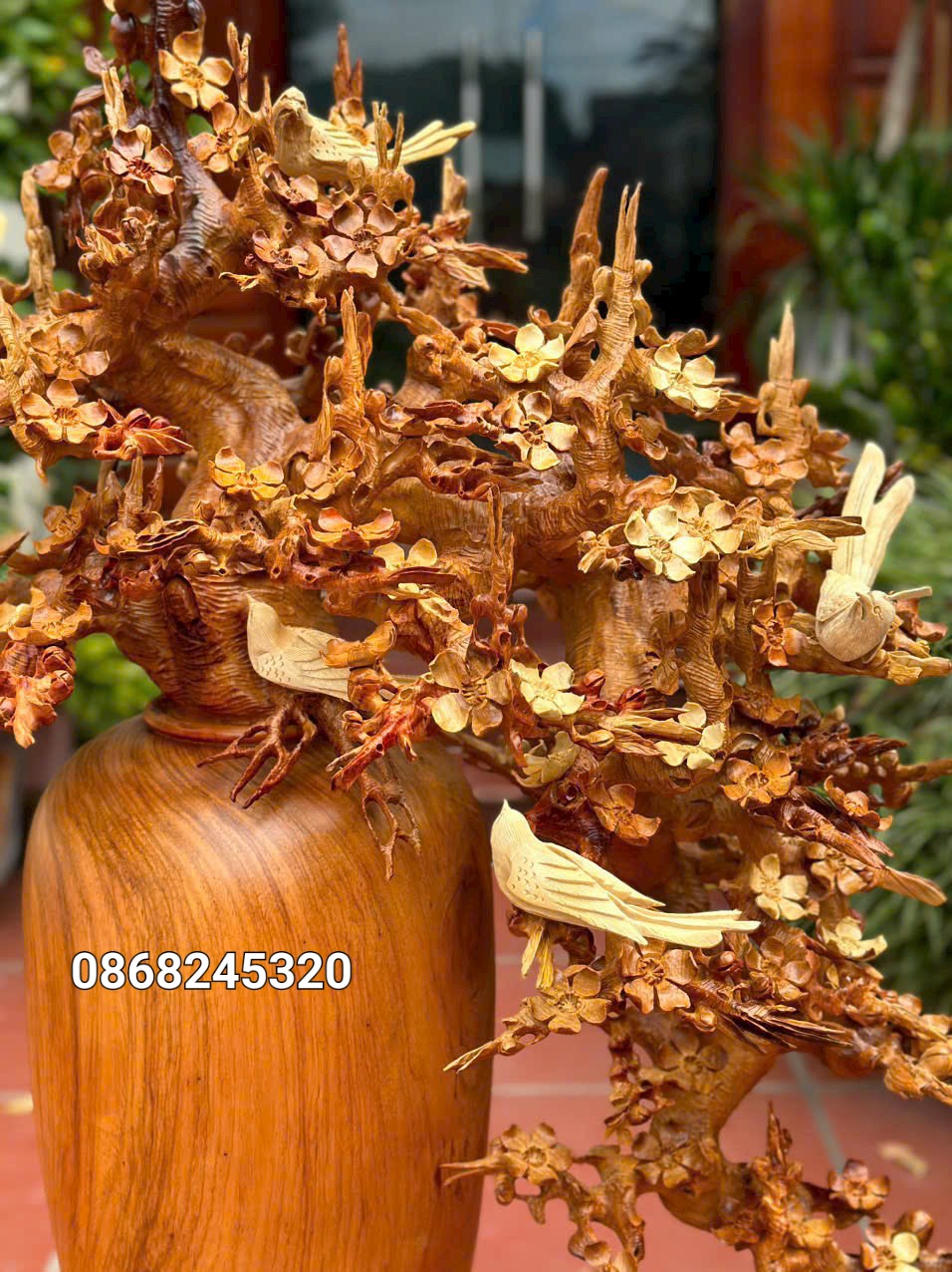 1 Bình hoa mai lan phong thủy trang trí phòng khách bằng gỗ hương