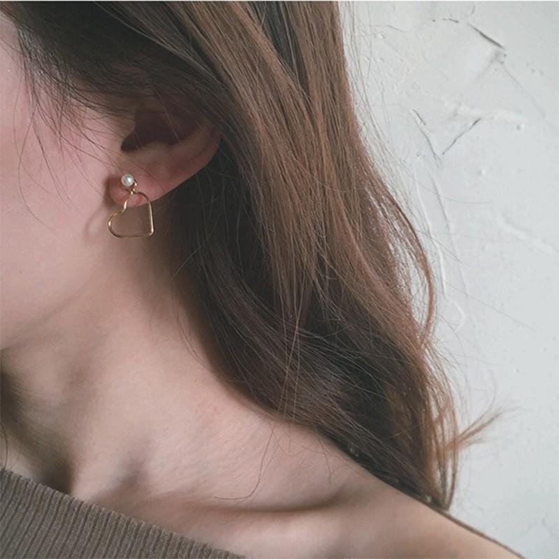 Khuyên tai trái tim đính hạt giả ngọc trai