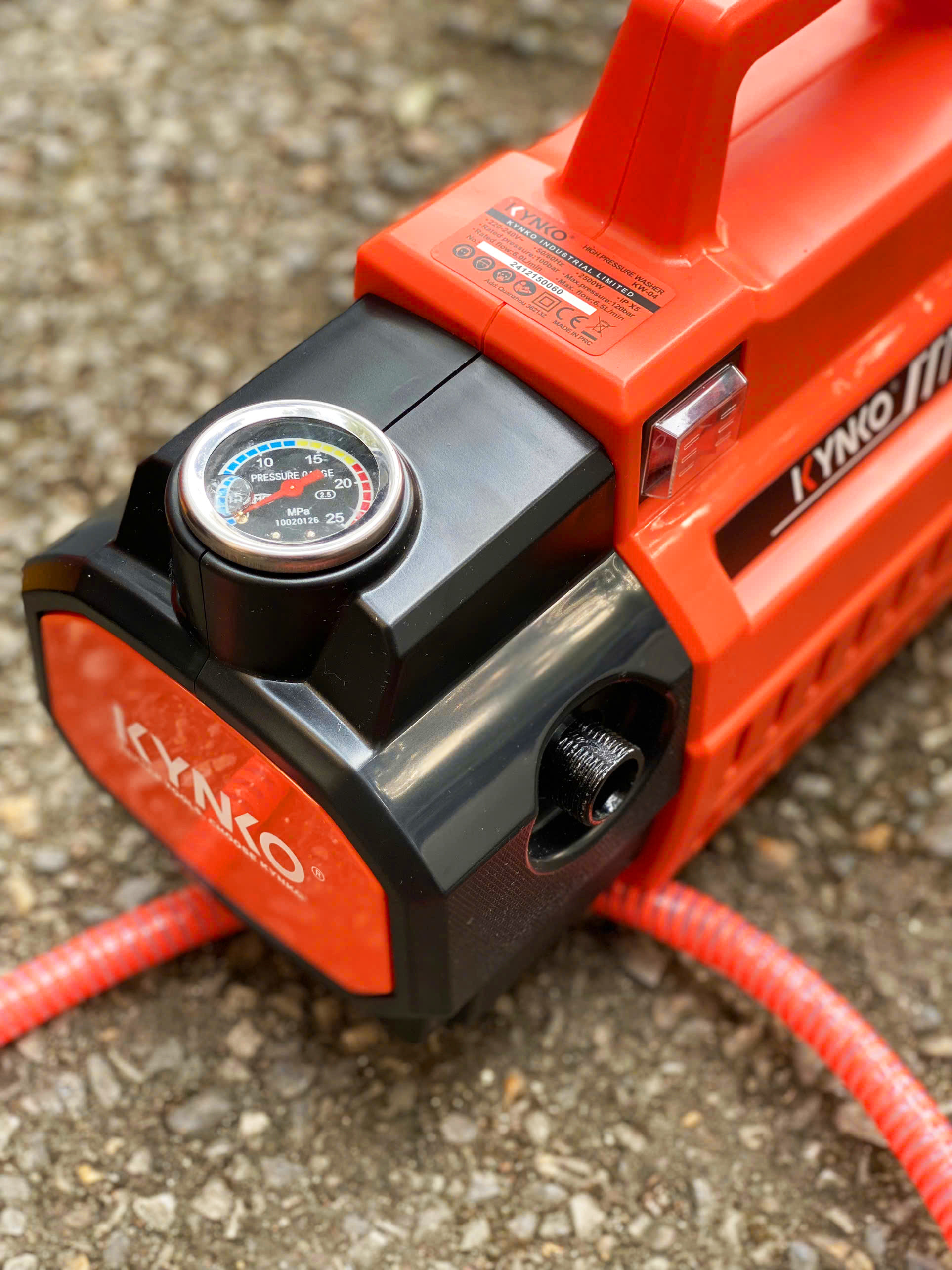 Máy rửa xe áp lực cao nhập khẩu chính hãng Kynko KW04 siêu bền