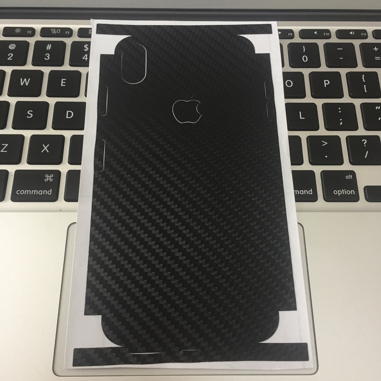 Miếng dán mặt sau vân carbon cho iPhone XS Max