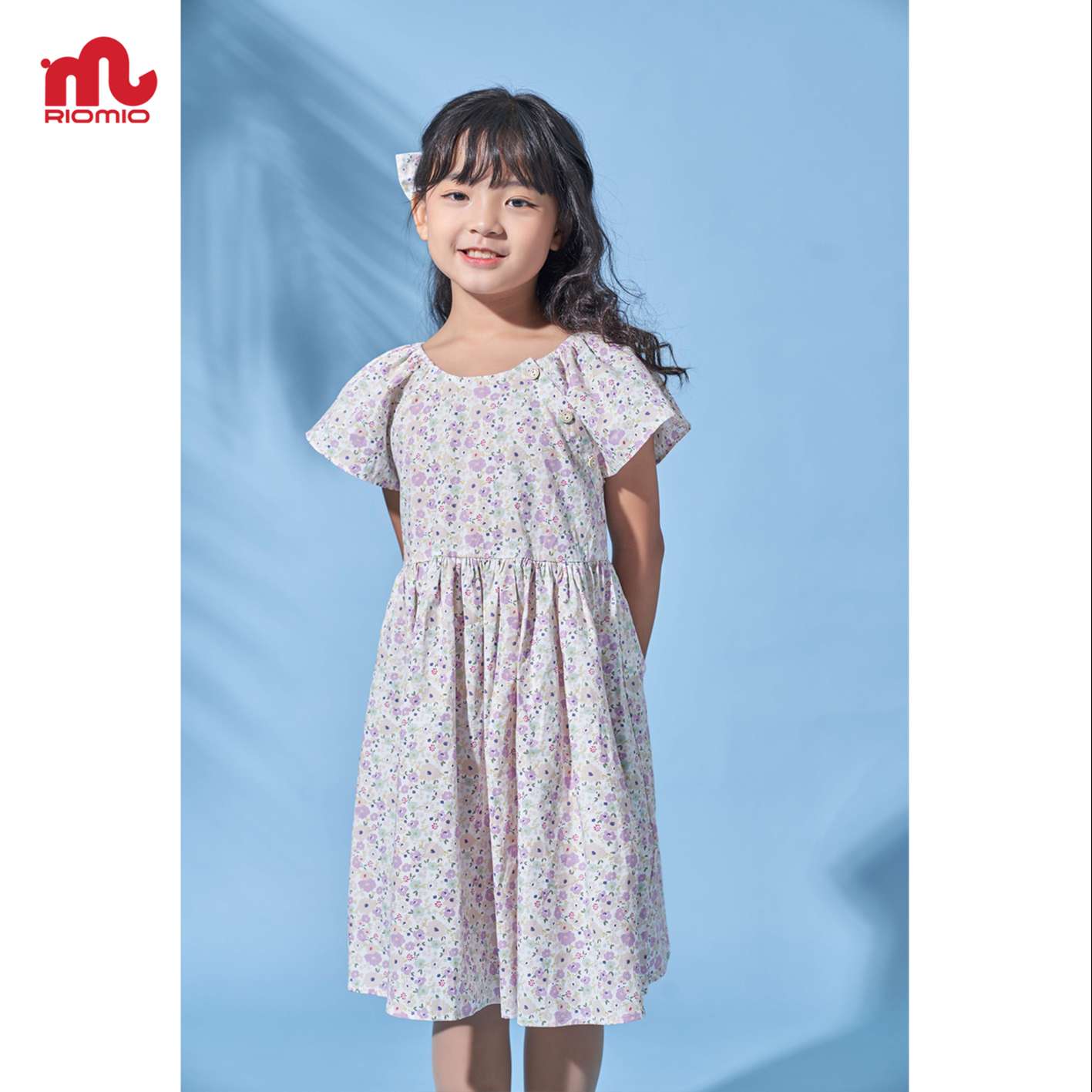 Đầm bé gái 15-40kg RIOMIO hoa nhí cúc chéo xinh xắn cho bé chất liệu cotton thô mềm mát - RV182