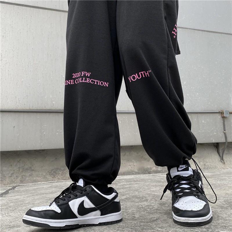 Quần jogger nữ chốt gấu hoạ tiết chữ hồng chất umi dày dặn form rộng