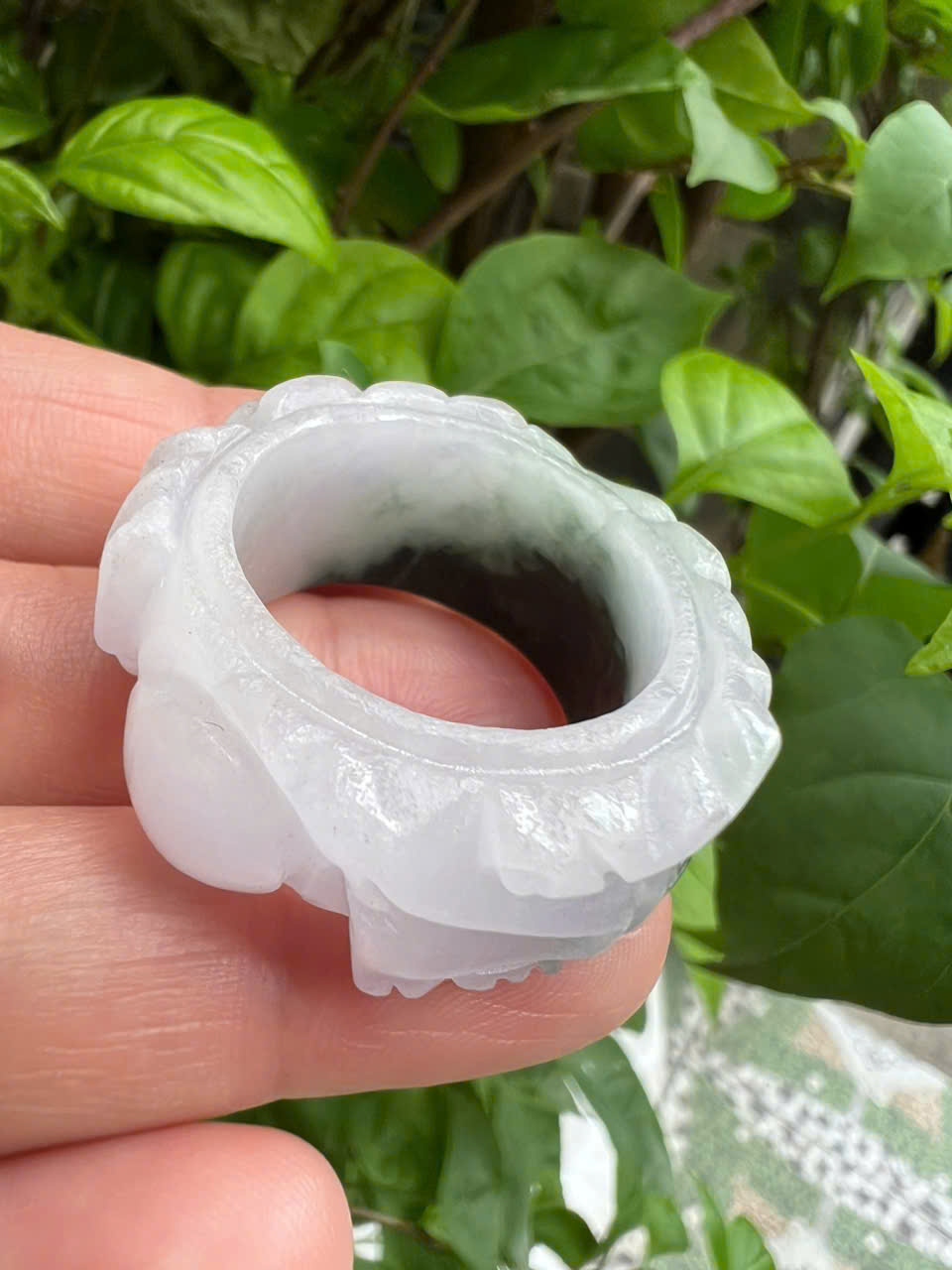 Nhẫn Rồng Nam Ni 21mm Cao 13mm Dầy 5mm Cẩm Thạch màu màu trắng xanh đậm phía dưới đẹp ạ