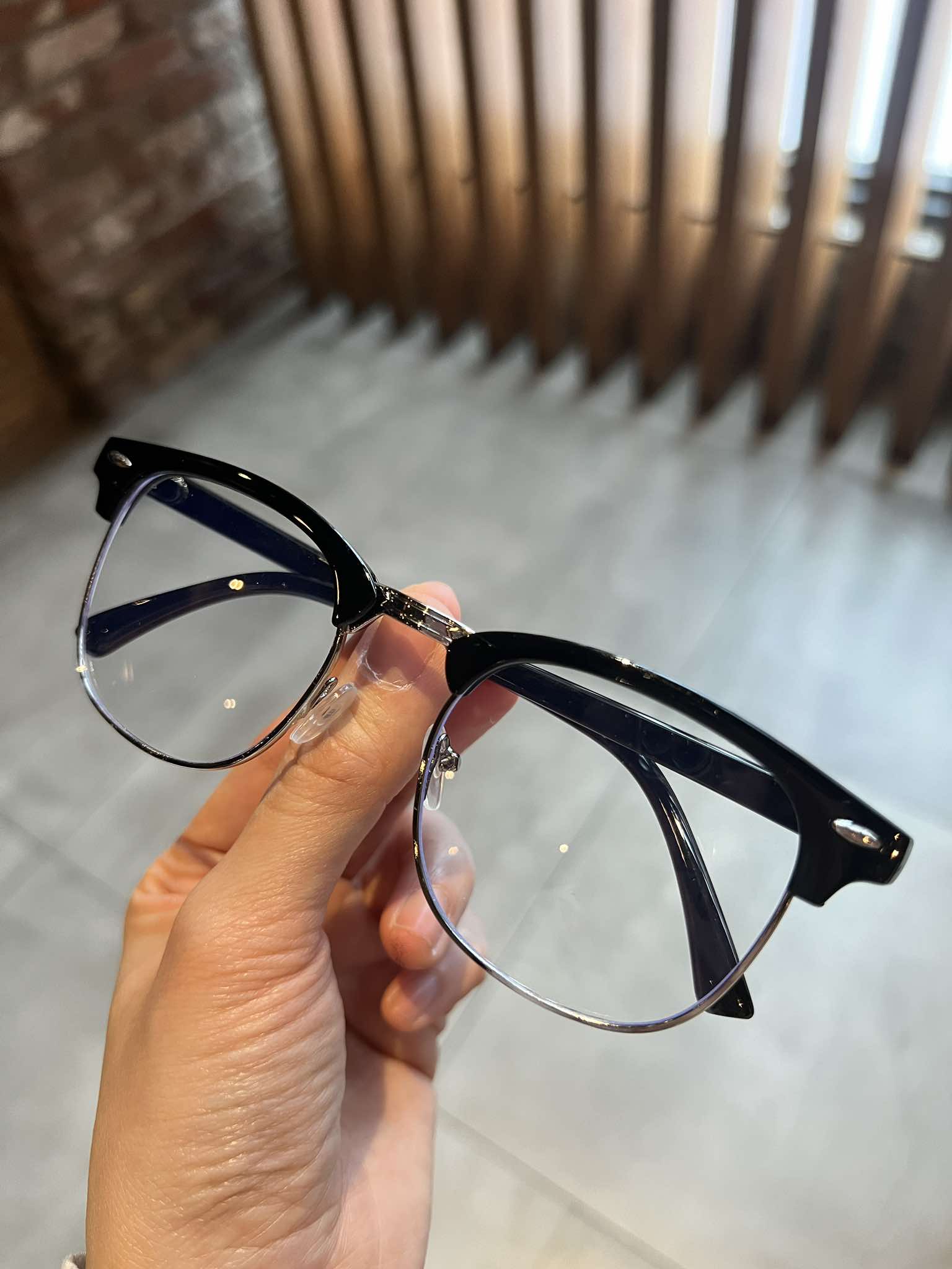 Kính chống ánh sáng xanh gọng Clubmaster dáng nửa viền
