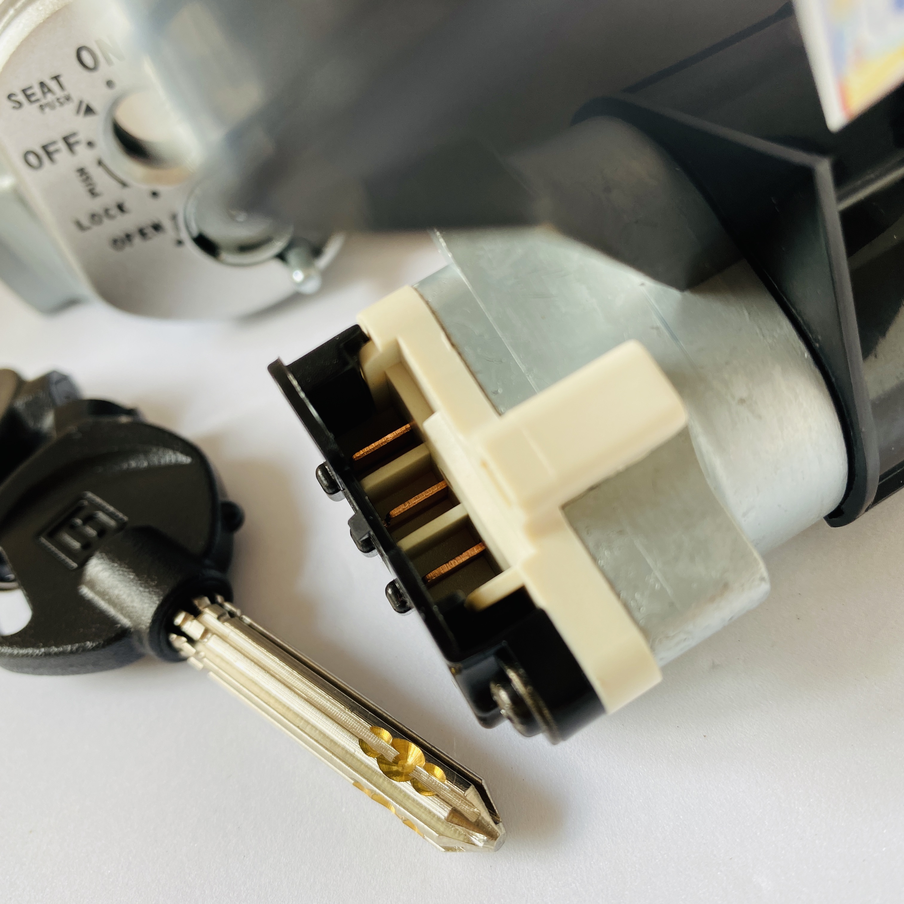 Ổ Khóa Từ 8 Cạnh Dành Cho Xe Lead