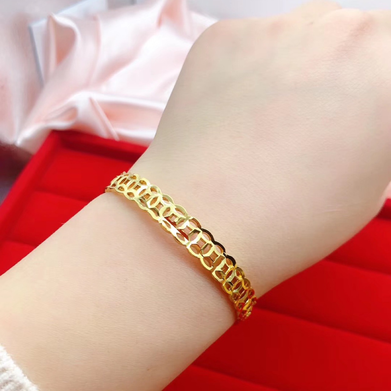Vòng Tay, Lắc Tay Nữ Kim Tiền Trơn Titan Xi Mạ Vàng Non 24k Cao Cấp Phong Cách Thời Trang Trẻ Trung - HVLT33