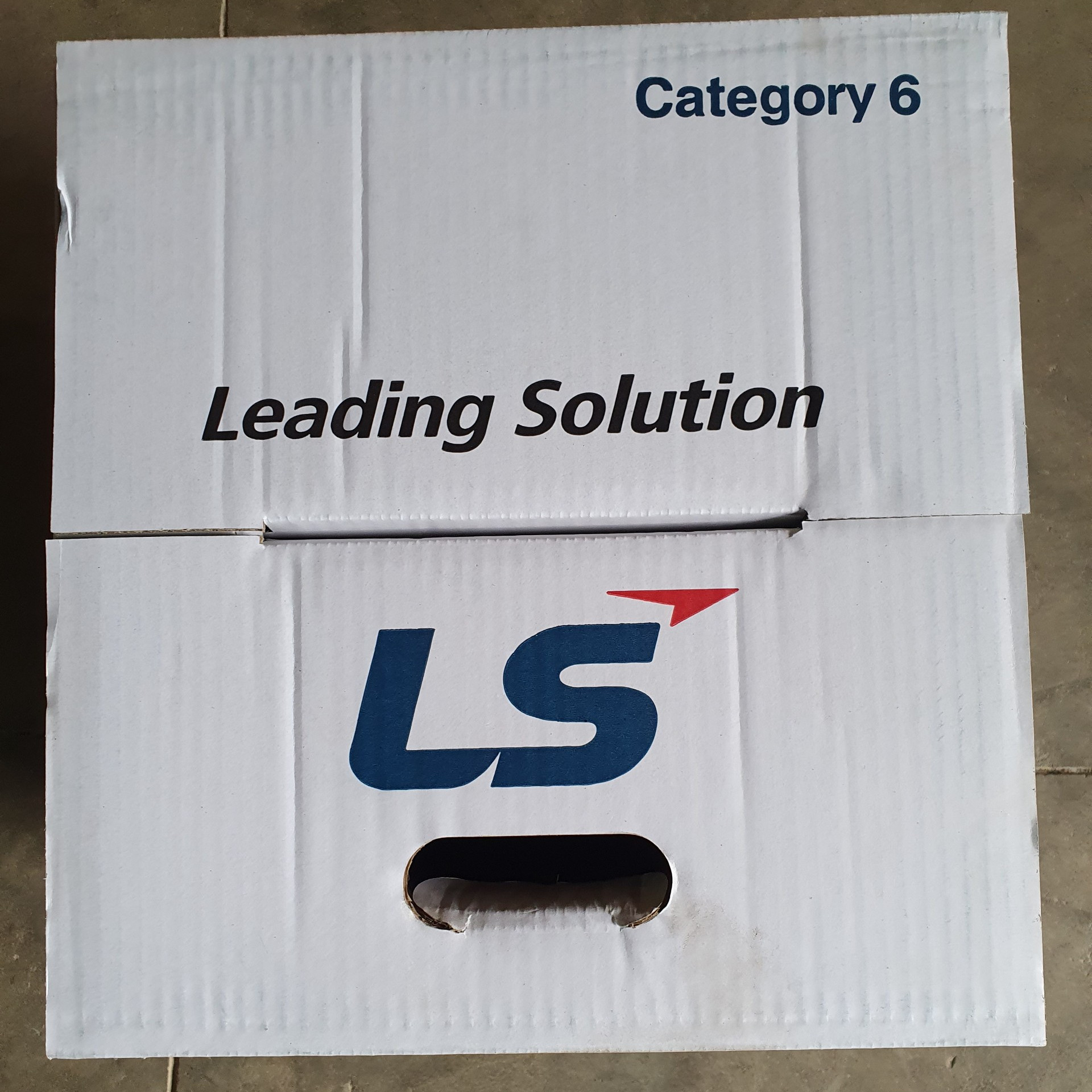 Cáp mạng LS Cat6 (305m/ 1 thùng)