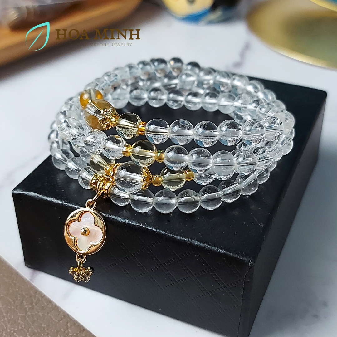 Vòng chuỗi 108 hạt Thạch Anh Trắng pha lê size hạt 6 li phối charm cỏ 4 lá và bướm nhỏ đính đá, ốp hoa, thạch anh vàng