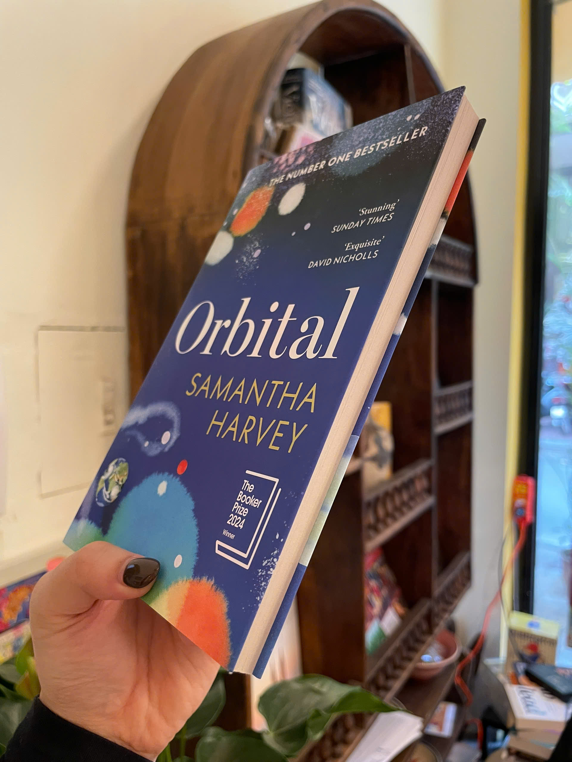 Sách - Orbital by Samantha Harvey | Booker Prize Winner / Science Fiction / Ngoại văn Nhập khẩu