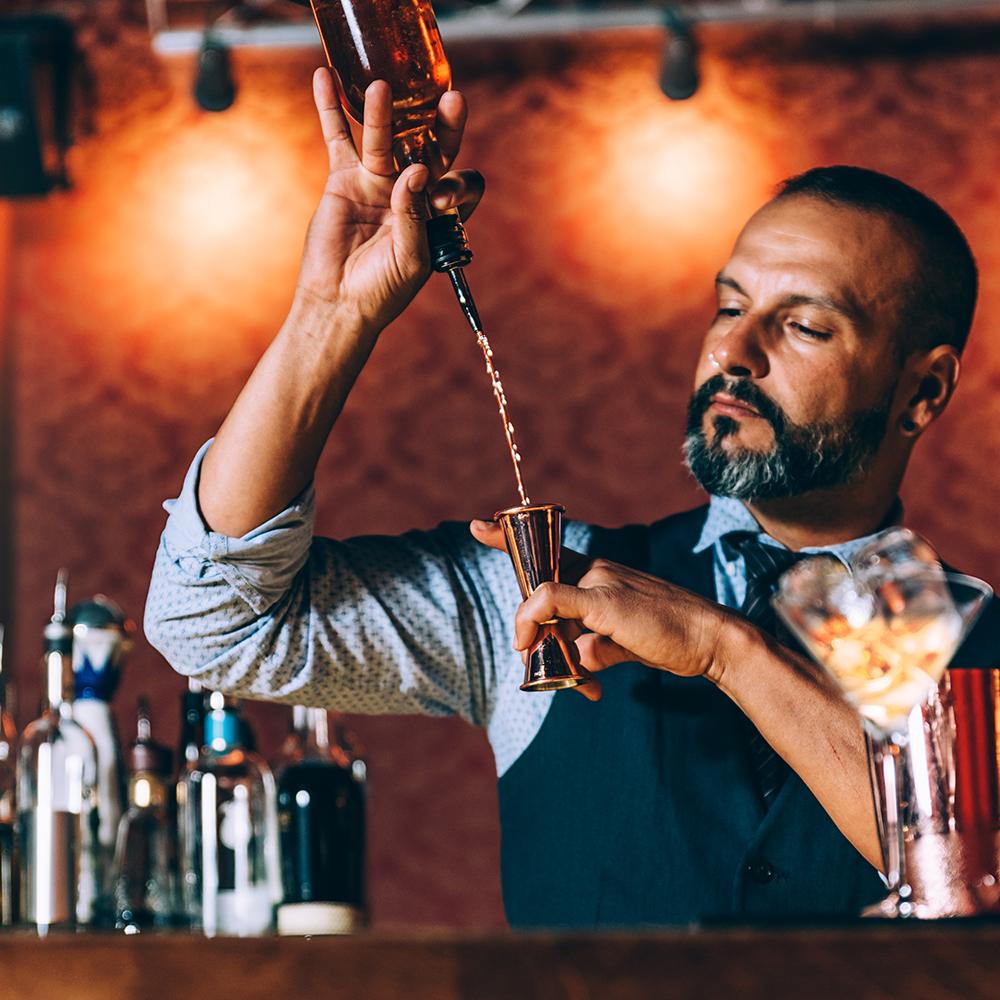Bộ 16 món dụng cụ pha chế cocktail bằng thép không gỉ 23,7oz với đế gỗ, bộ lọc bartender