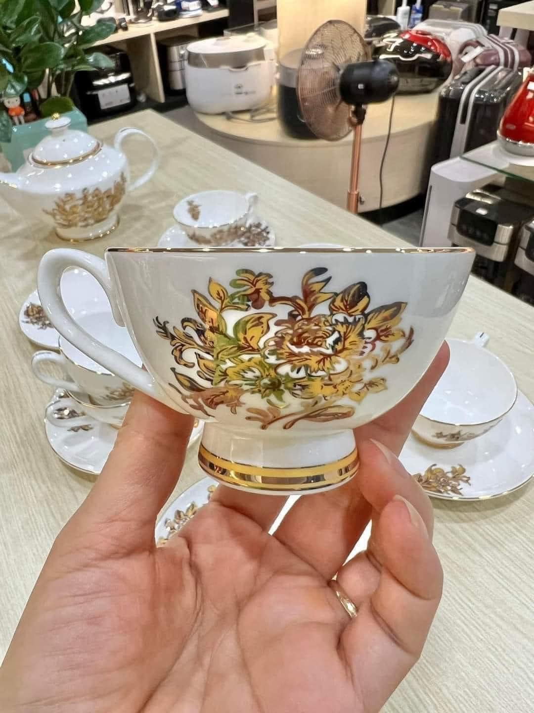 Bộ ấm chén trà sứ xương châu Âu Imperial hoa cúc