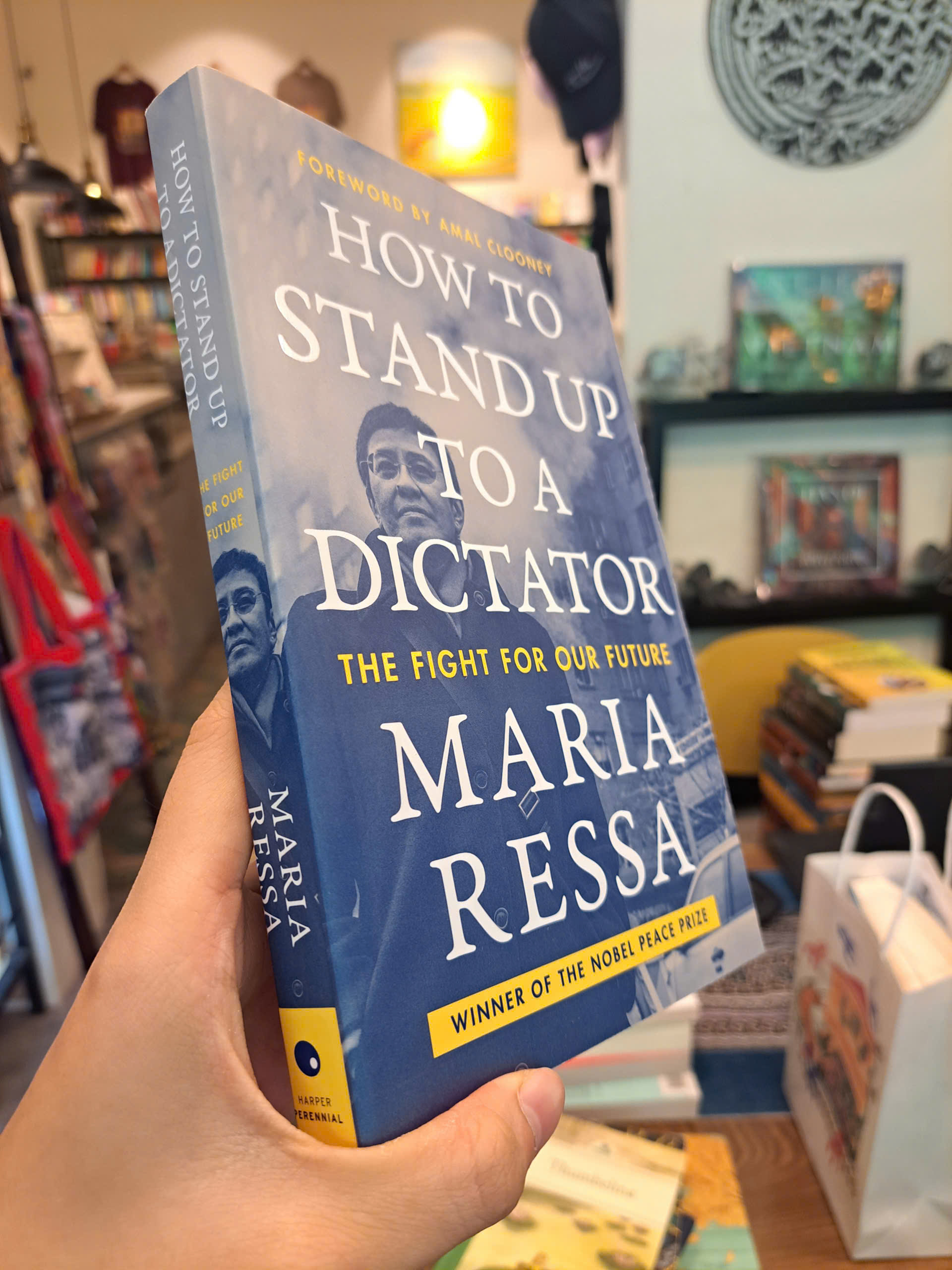 Sách How to Stand Up to a Dictator - Maria Ressa | Nobel Peace Prize / Politics / Memoir / Ngoại văn