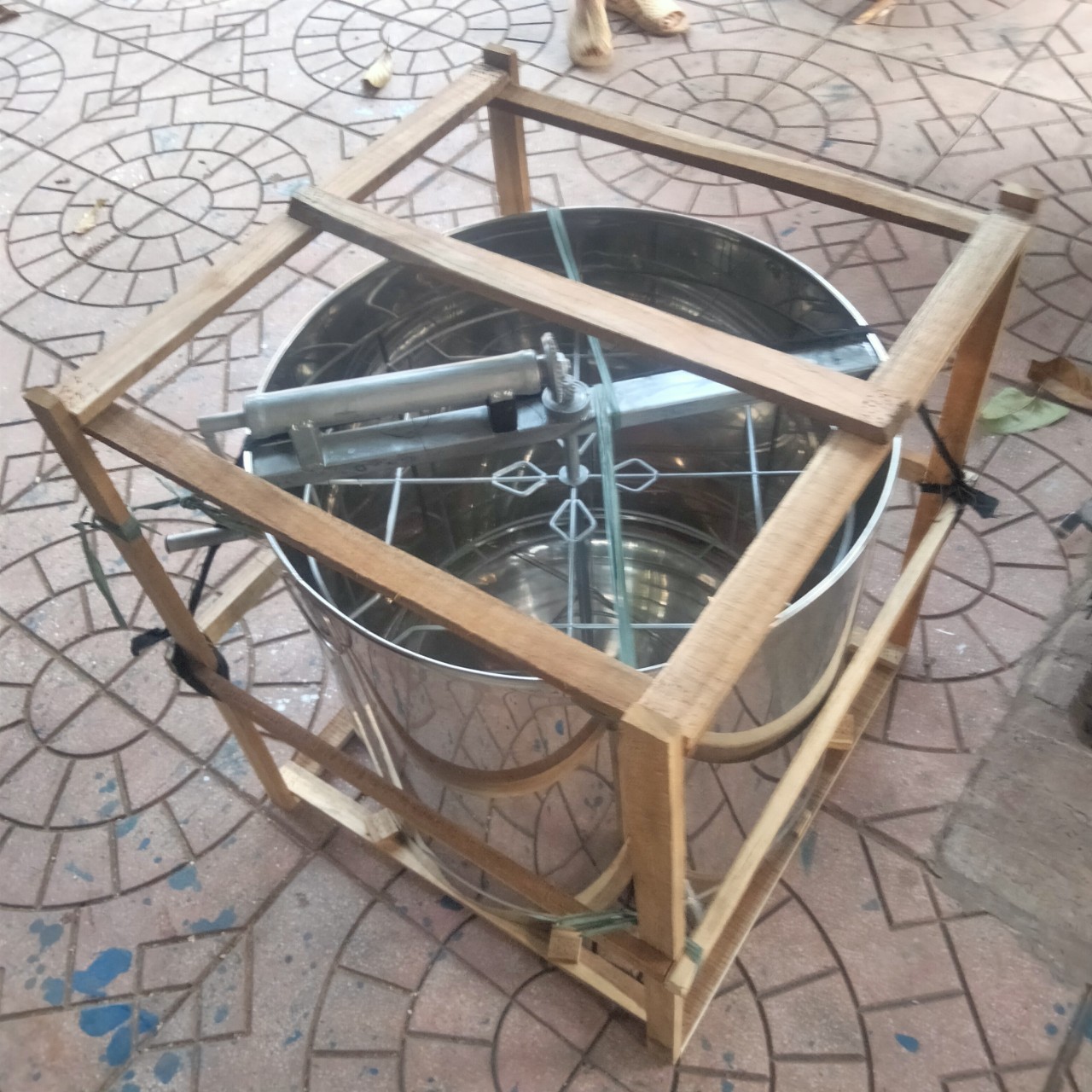 Thùng quay mật ong 4 cầu inox không nhiễm