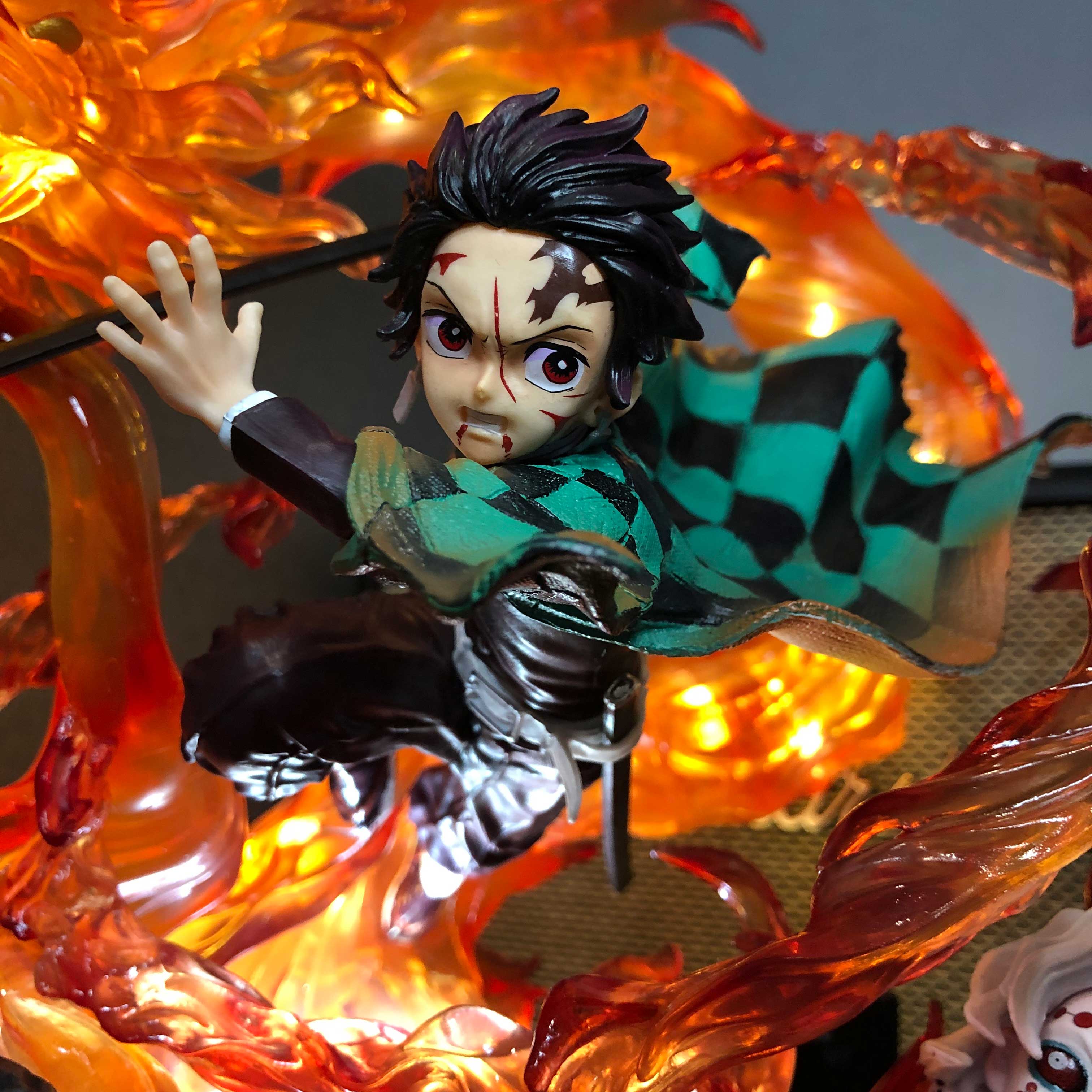 Mô hình Kamado Tanjiro Hỏa Xa 30 cm có LED - Kimetsu No Yaiba