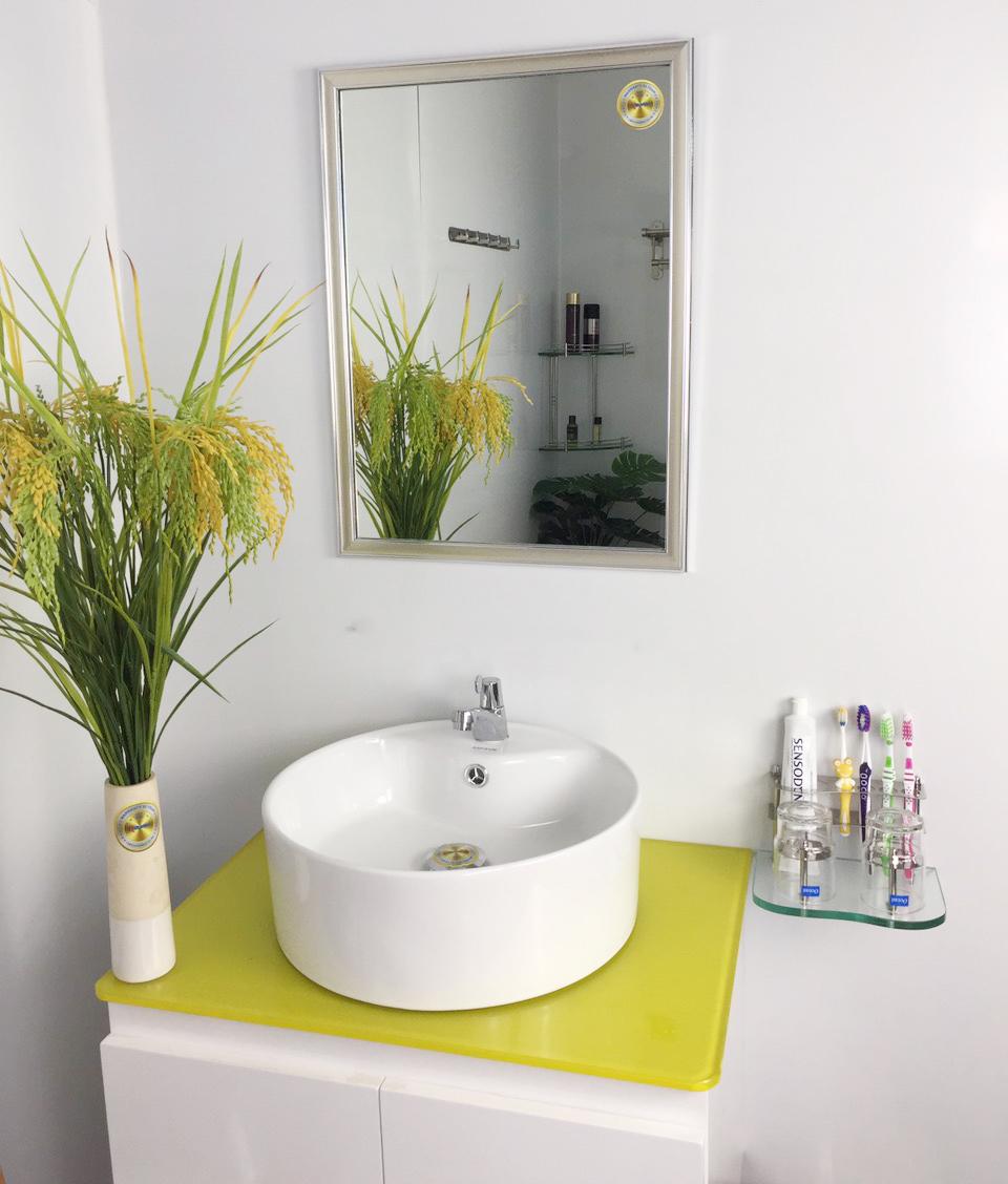 Gương phòng tắm màu trắng bạc Kibath KT 45x60 cm