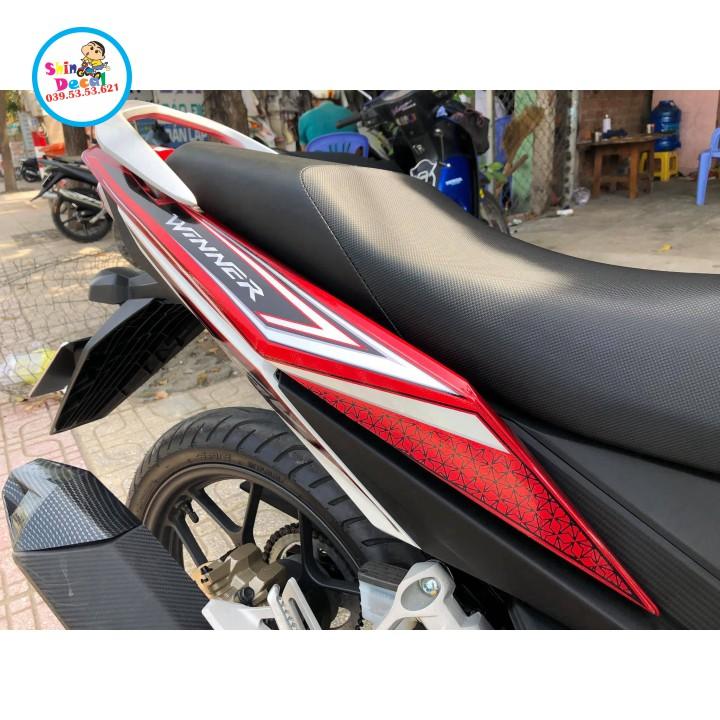 Tem rời winner dán xe đỏ