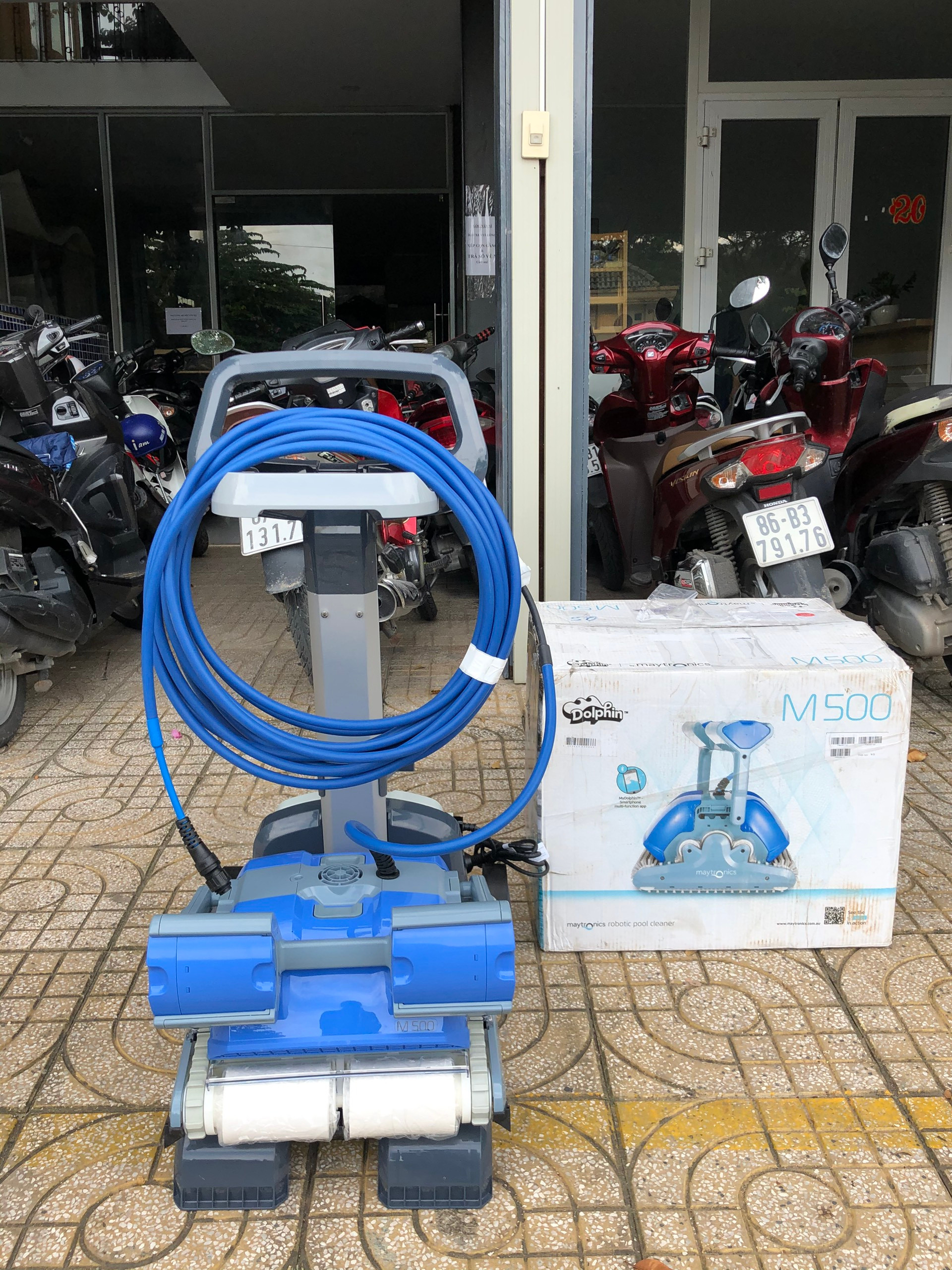 Robot dọn vệ sinh bể bơi Dolphin M500