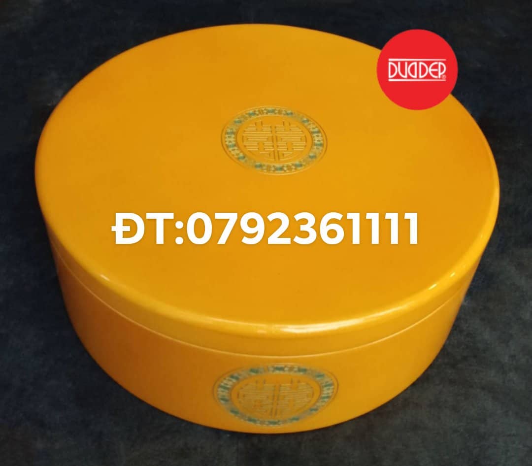HỘP TRÁP GỖ SƠN MÀI ĐK 25CM CAO 9 CM KÈM KHĂN PHỦ.